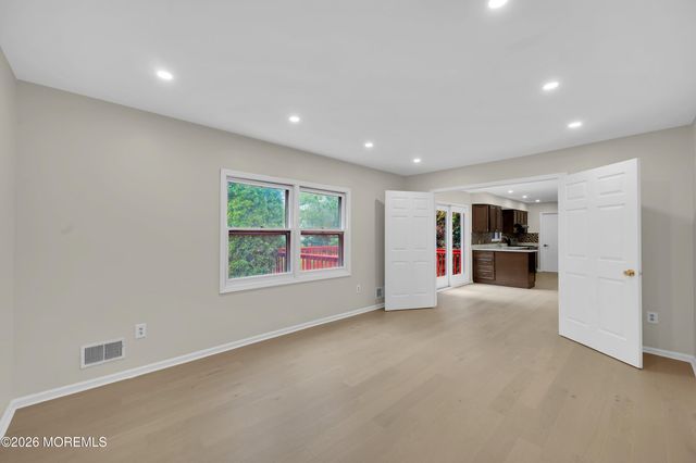 458 Woodhaven Boulevard SE, Bayville, NJ 08721