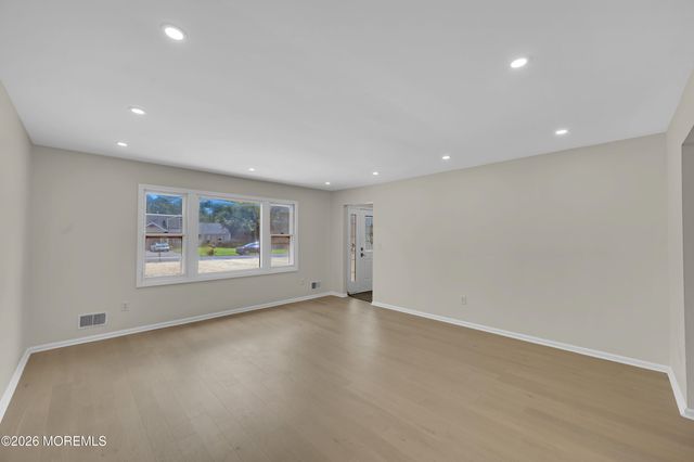 458 Woodhaven Boulevard SE, Bayville, NJ 08721