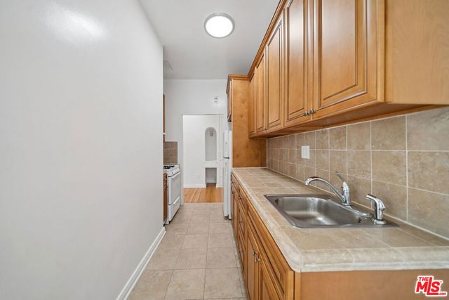 339 S Detroit 206, Los Angeles, CA 90036