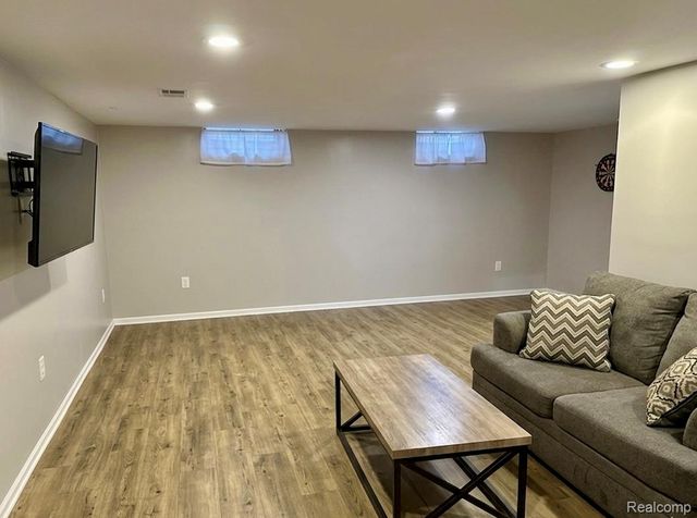 37371 Charter Oaks Boulevard, Clinton Charter Township, MI 48036