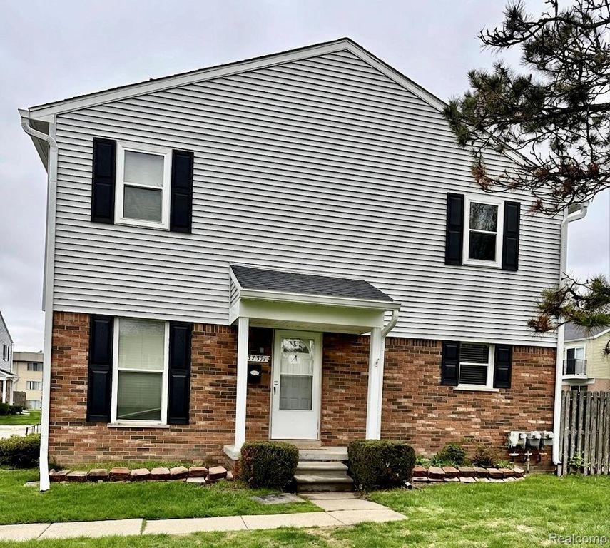 37371 Charter Oaks Boulevard, Clinton Charter Township, MI 48036