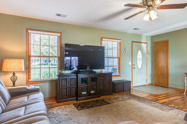 1124 Republic Cir, Salina, KS 67401