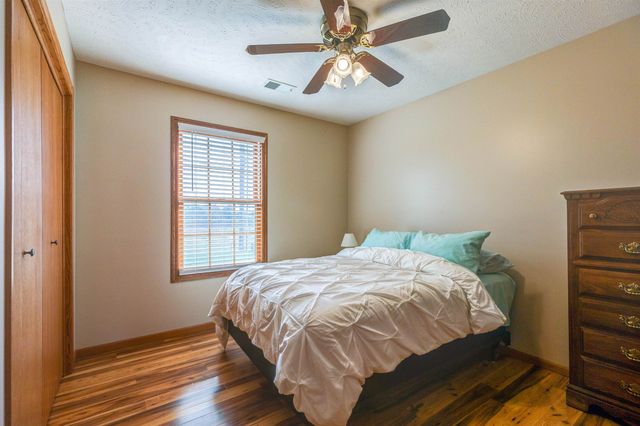 1124 Republic Cir, Salina, KS 67401