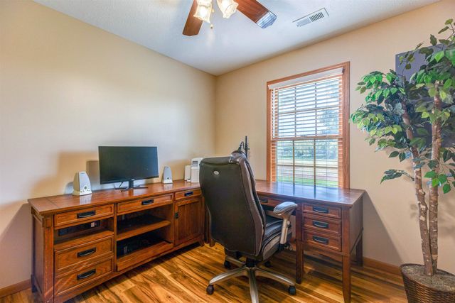 1124 Republic Cir, Salina, KS 67401