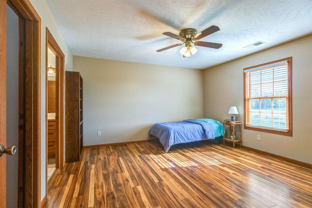 1124 Republic Cir, Salina, KS 67401