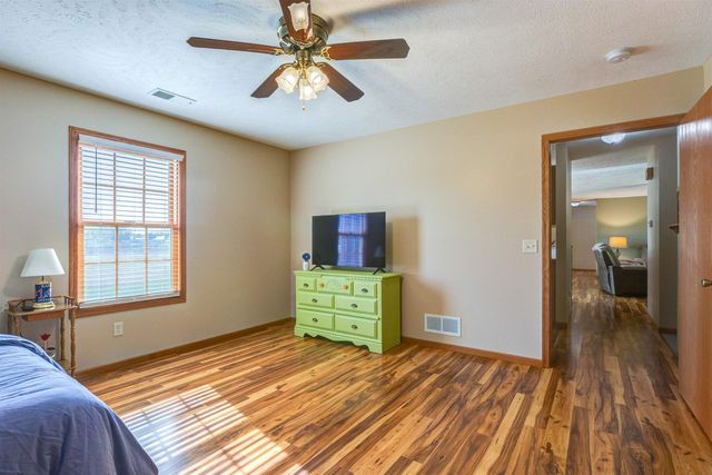 1124 Republic Cir, Salina, KS 67401