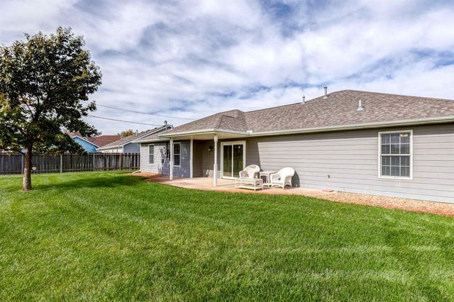 1124 Republic Cir, Salina, KS 67401