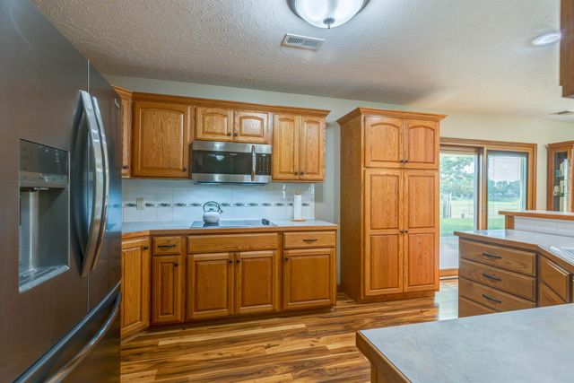 1124 Republic Cir, Salina, KS 67401