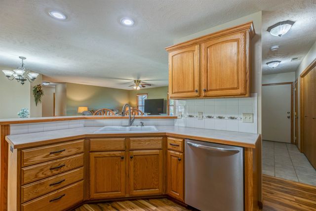 1124 Republic Cir, Salina, KS 67401