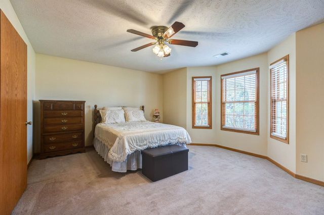 1124 Republic Cir, Salina, KS 67401