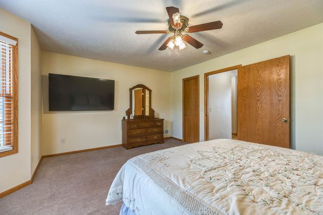 1124 Republic Cir, Salina, KS 67401