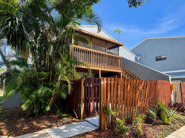 28 Crossings Circle E, Boynton Beach, FL 33435