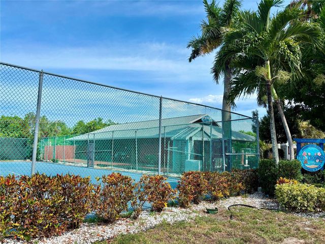 28 Crossings Circle E, Boynton Beach, FL 33435