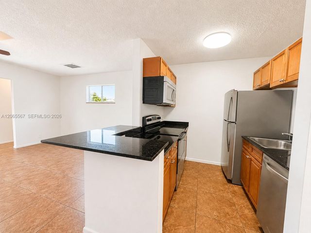28 Crossings Circle E, Boynton Beach, FL 33435