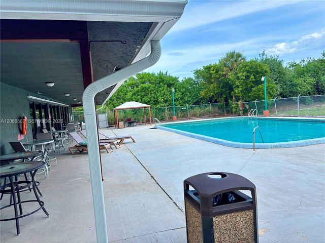 28 Crossings Circle E, Boynton Beach, FL 33435