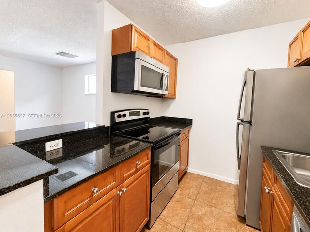28 Crossings Circle E, Boynton Beach, FL 33435