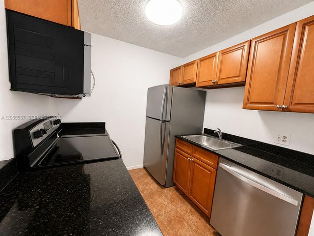28 Crossings Circle E, Boynton Beach, FL 33435