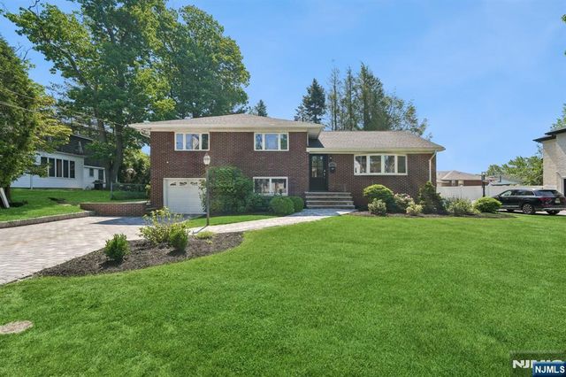 11 Raymond Street, Englewood Cliffs, NJ 07632