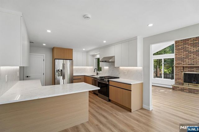 11 Raymond Street, Englewood Cliffs, NJ 07632