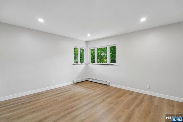 11 Raymond Street, Englewood Cliffs, NJ 07632