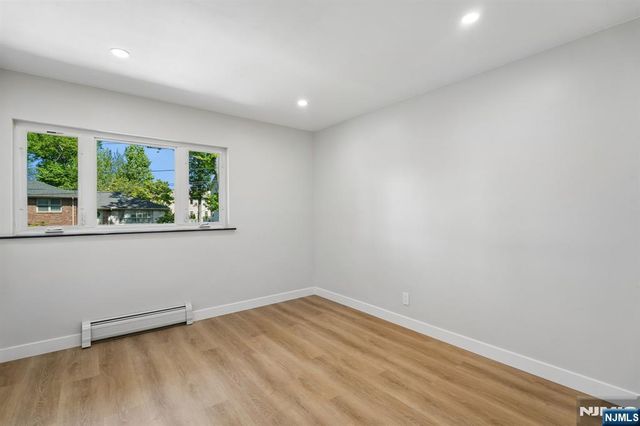 11 Raymond Street, Englewood Cliffs, NJ 07632
