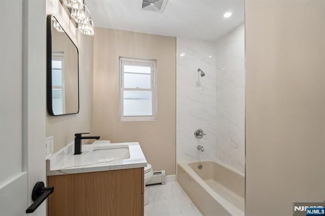 11 Raymond Street, Englewood Cliffs, NJ 07632