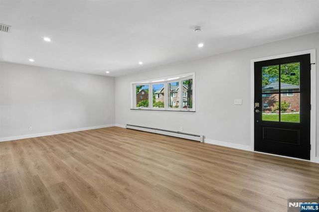 11 Raymond Street, Englewood Cliffs, NJ 07632