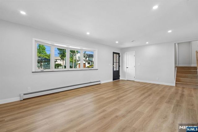 11 Raymond Street, Englewood Cliffs, NJ 07632