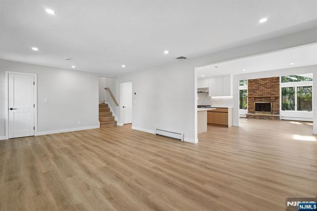 11 Raymond Street, Englewood Cliffs, NJ 07632