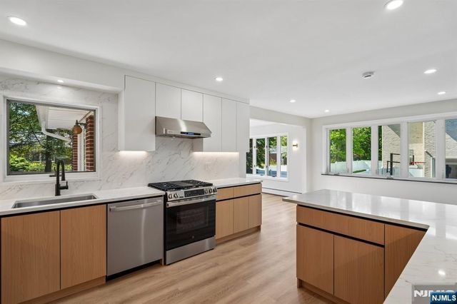 11 Raymond Street, Englewood Cliffs, NJ 07632