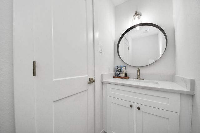 6 Yewleaf Court, The Woodlands, TX 77381