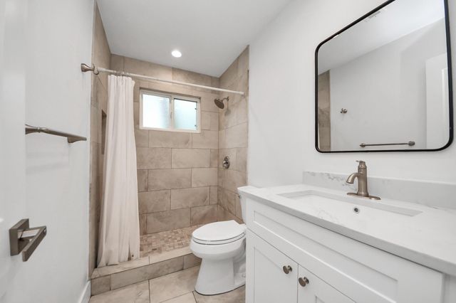 6 Yewleaf Court, The Woodlands, TX 77381