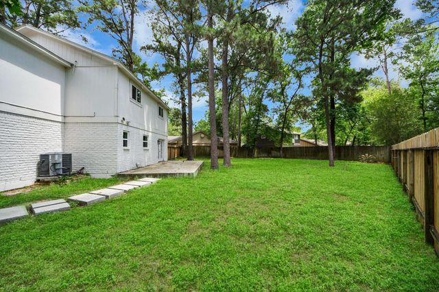 6 Yewleaf Court, The Woodlands, TX 77381