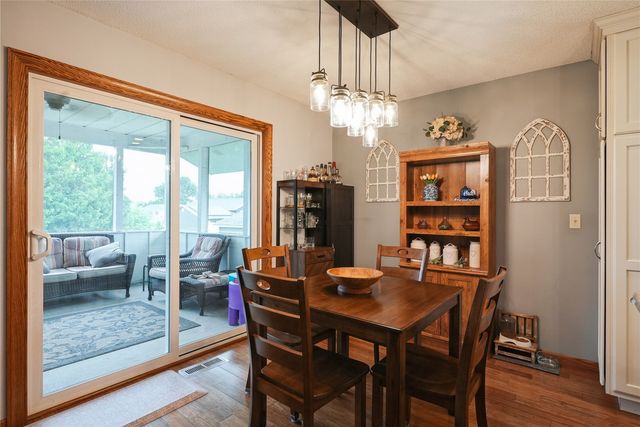 310 Carnaby Dr NE, Cedar Rapids, IA 52402