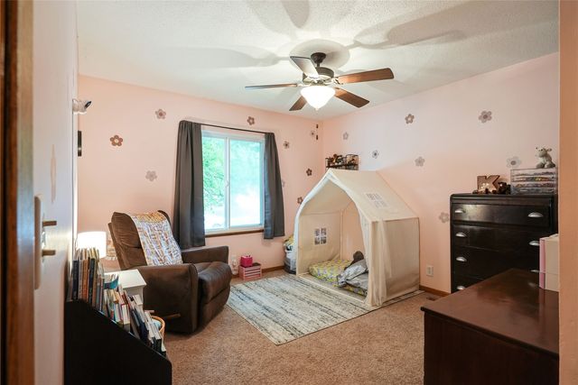 310 Carnaby Dr NE, Cedar Rapids, IA 52402