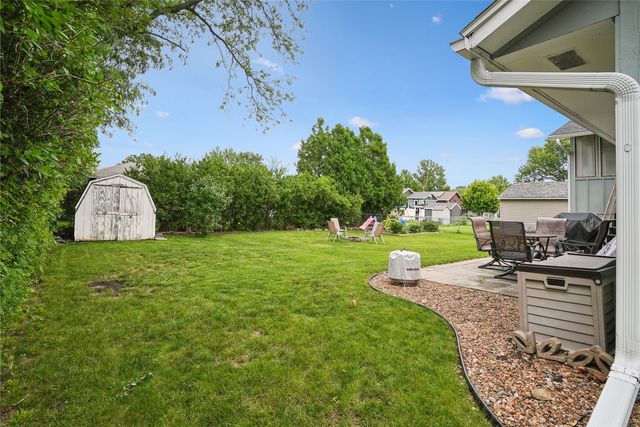 310 Carnaby Dr NE, Cedar Rapids, IA 52402