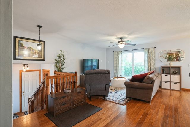 310 Carnaby Dr NE, Cedar Rapids, IA 52402