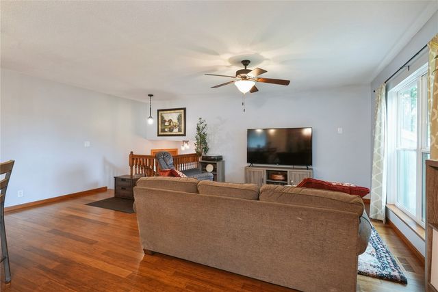 310 Carnaby Dr NE, Cedar Rapids, IA 52402