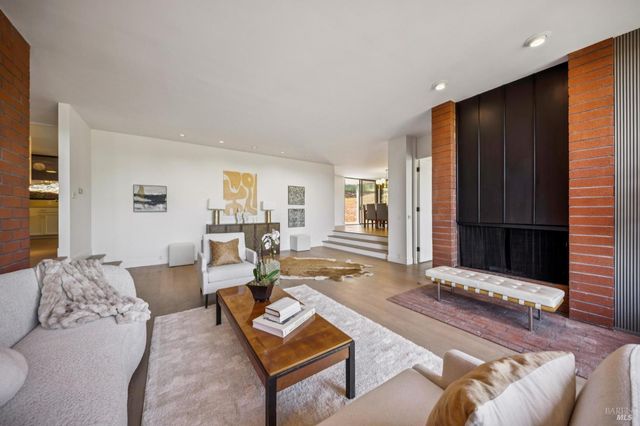 30 Chateau Pl, San Rafael, CA 94901