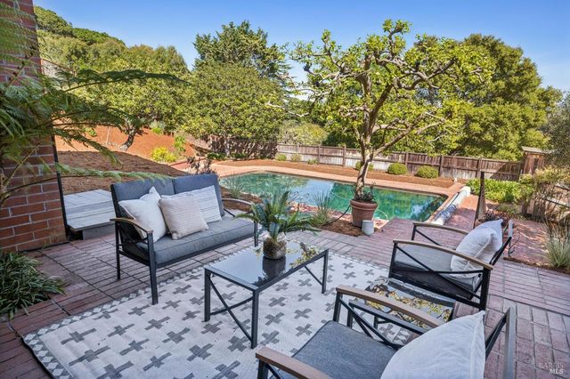 30 Chateau Pl, San Rafael, CA 94901