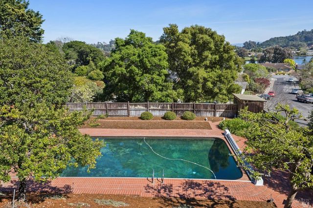 30 Chateau Pl, San Rafael, CA 94901