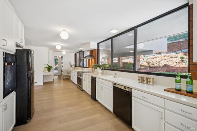 30 Chateau Pl, San Rafael, CA 94901