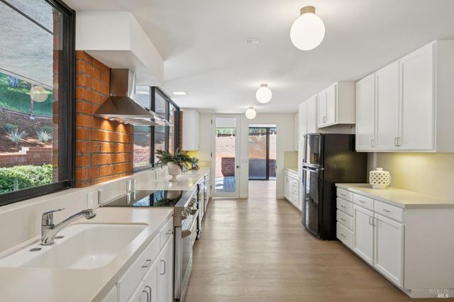 30 Chateau Pl, San Rafael, CA 94901