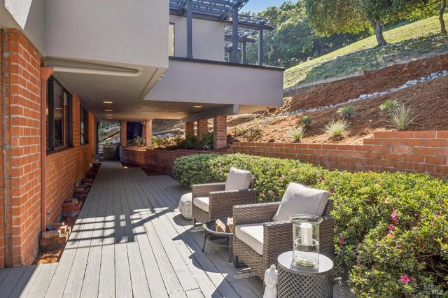 30 Chateau Pl, San Rafael, CA 94901