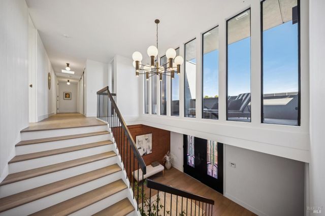 30 Chateau Pl, San Rafael, CA 94901