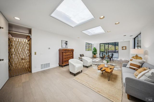 30 Chateau Pl, San Rafael, CA 94901