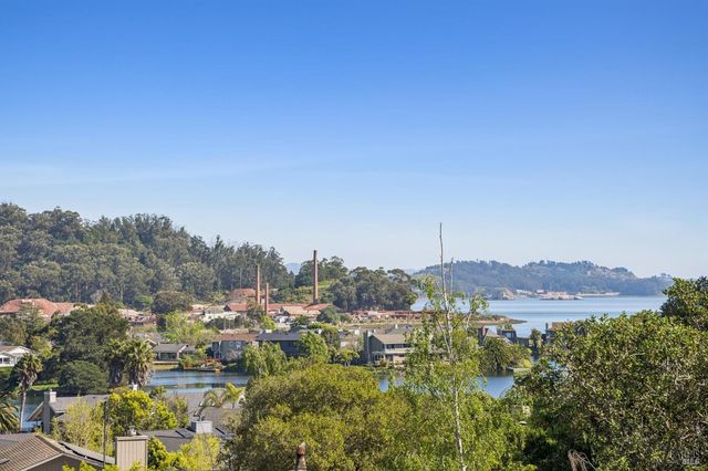 30 Chateau Pl, San Rafael, CA 94901