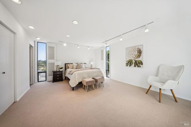 30 Chateau Pl, San Rafael, CA 94901