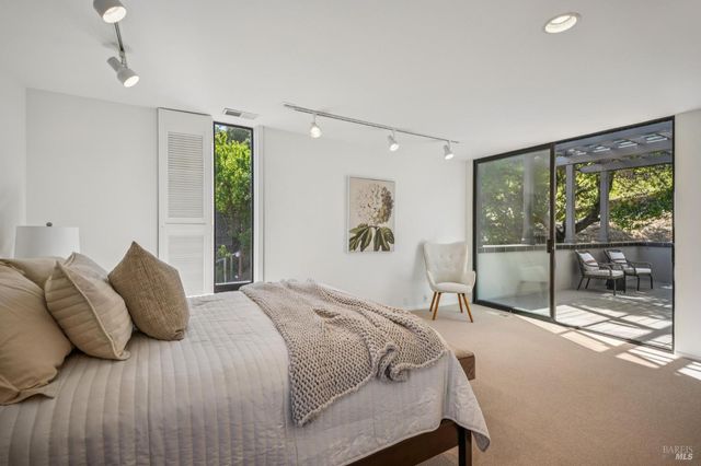 30 Chateau Pl, San Rafael, CA 94901