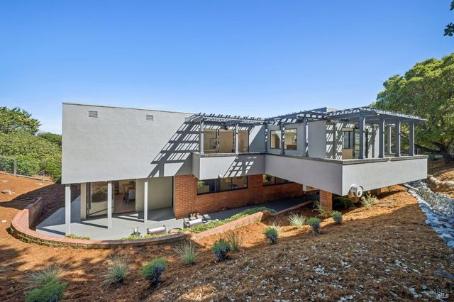 30 Chateau Pl, San Rafael, CA 94901